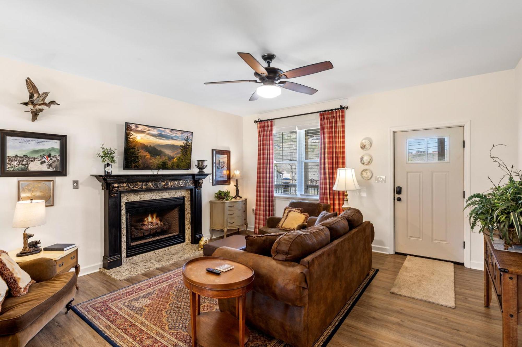 Bear Pass Is A 3 Bed 2 Bath Craftsman Style Home Located Within Walking Distance To Dt Gatlinburg Exterior foto